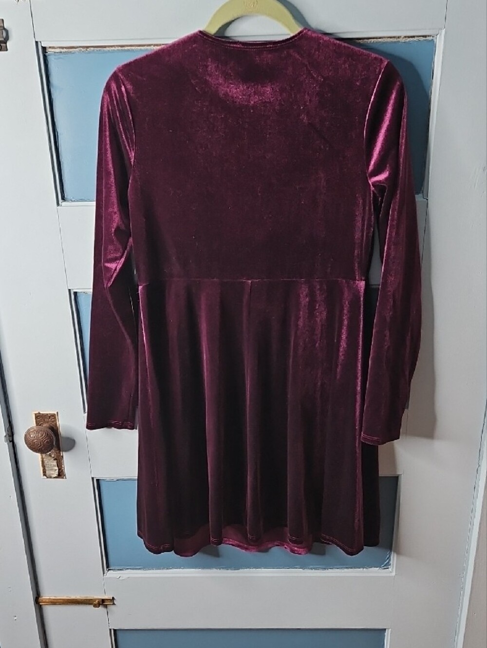 Tiana B Velvet Long-Sleeve V-Neck Dress in Deep Plum Petite Small - Picture 6 of 10
